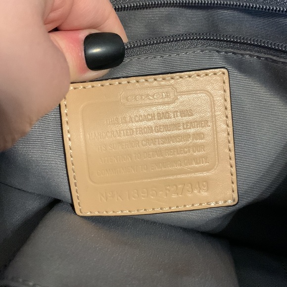 Black coach tote - Picture 4 of 8